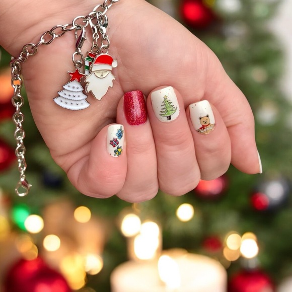 Color Street | Give Love, Christmas holiday design, teddy bears & trees nail set - Picture 3 of 6